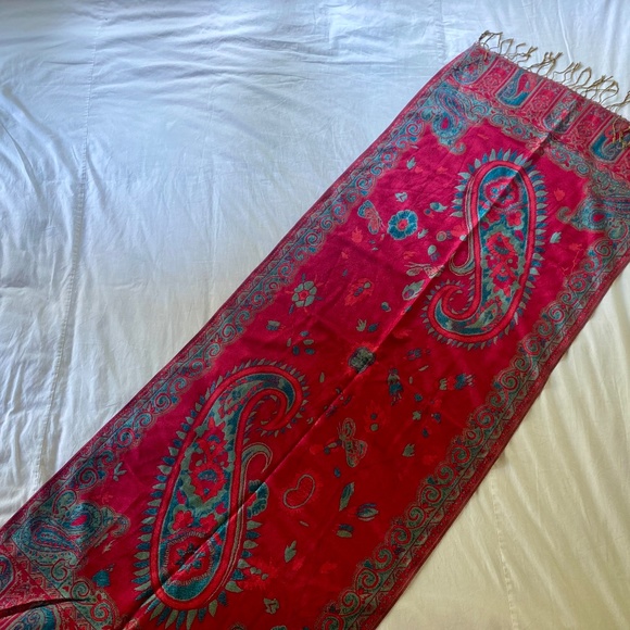 NWOT Magenta Paisley Shawl - Picture 3 of 4